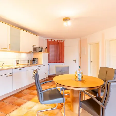 Holiday home Gepfl. Mit Balkon, Wasserblick & Kostenl. Tiefgaragenstellplatz *
